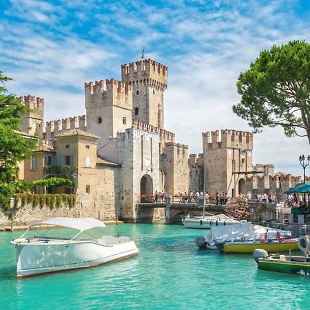 FREE PARKING - BLUE APARTMENT vicino AL CENTRO Sirmione Esterno foto