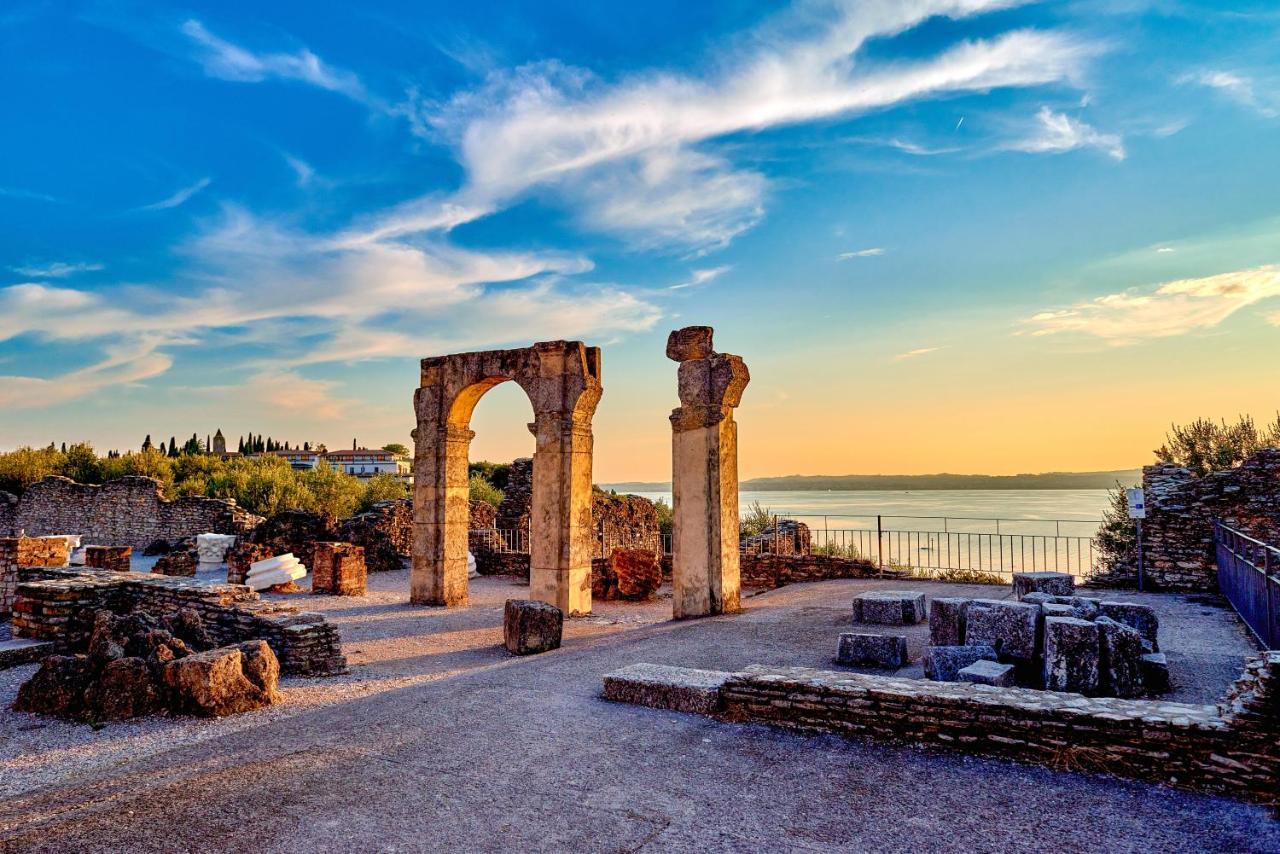 FREE PARKING - BLUE APARTMENT vicino AL CENTRO Sirmione Esterno foto
