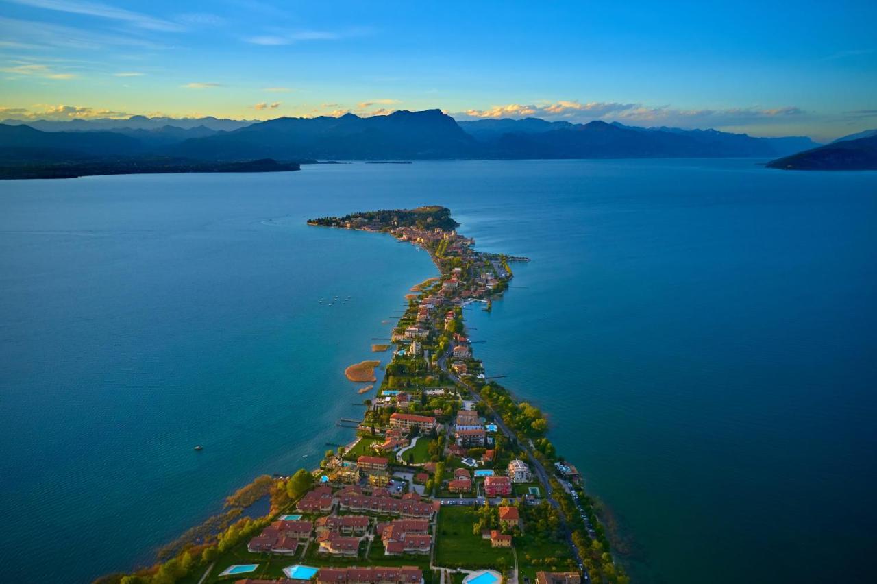 FREE PARKING - BLUE APARTMENT vicino AL CENTRO Sirmione Esterno foto