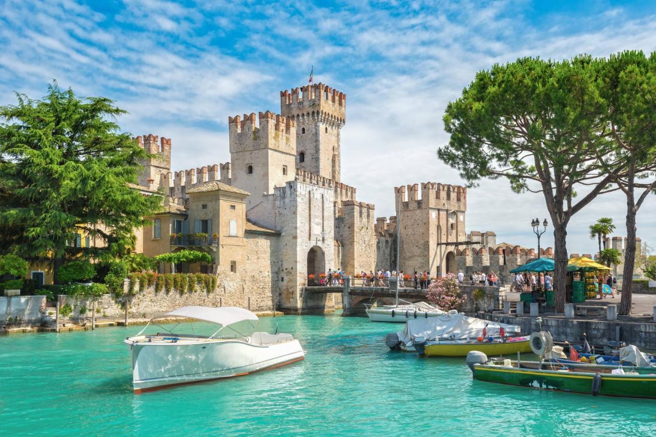 FREE PARKING - BLUE APARTMENT vicino AL CENTRO Sirmione Esterno foto