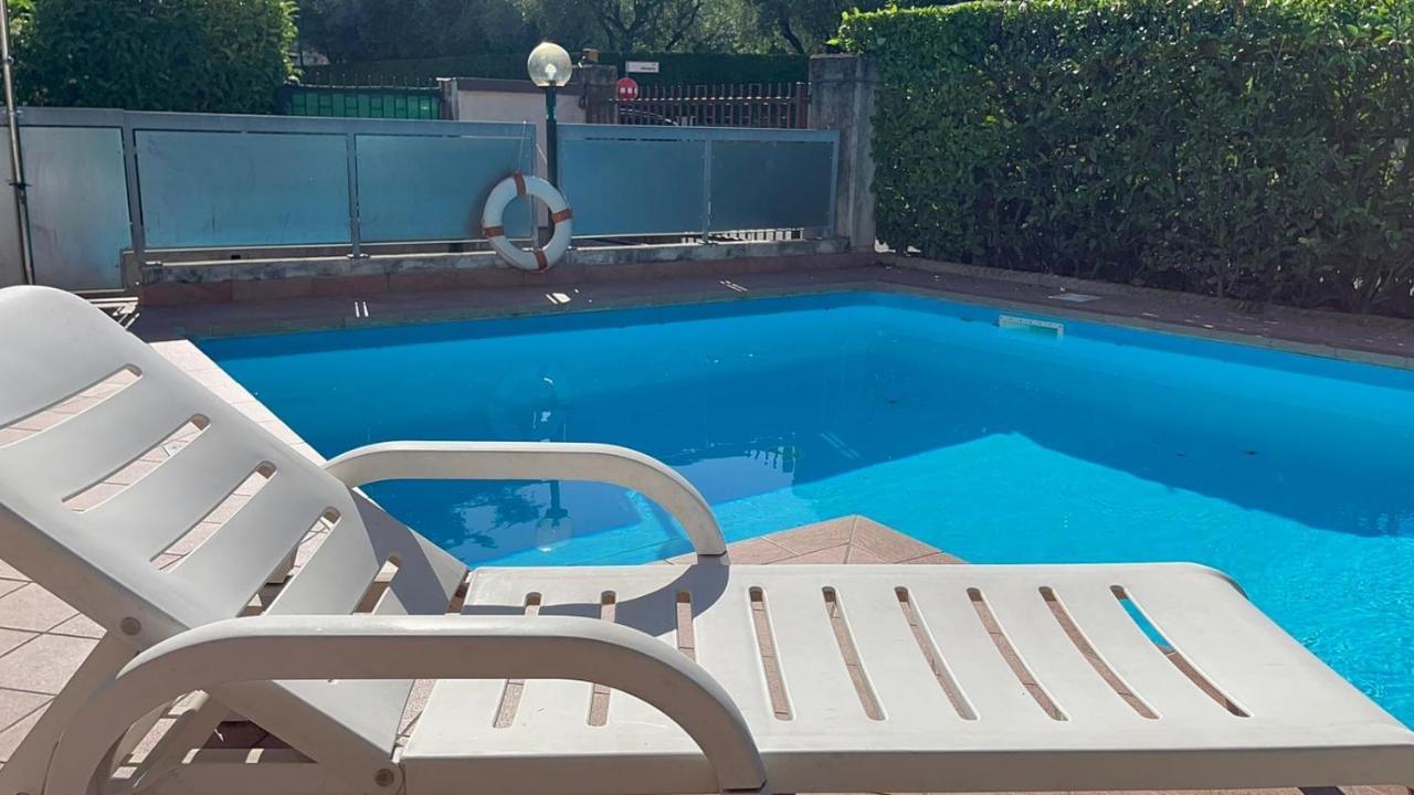 FREE PARKING - BLUE APARTMENT vicino AL CENTRO Sirmione Esterno foto